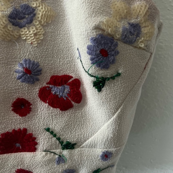 Embroidered floral top - Picture 6 of 8